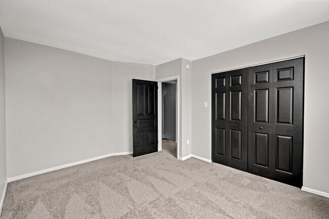 Building Photo - Stunning 3 bedroom home in McKees Rocks available May 15!