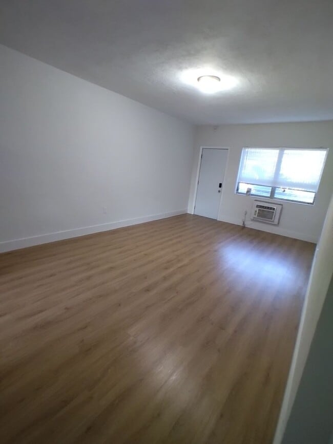 Interior Photo - 600 SW 9 AVE