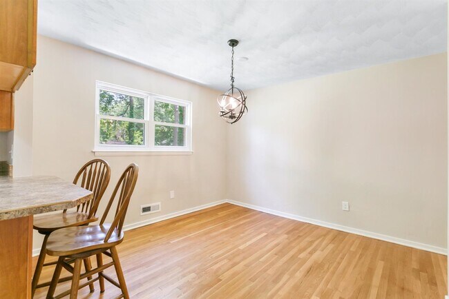 Building Photo - 208 Longhill Rd