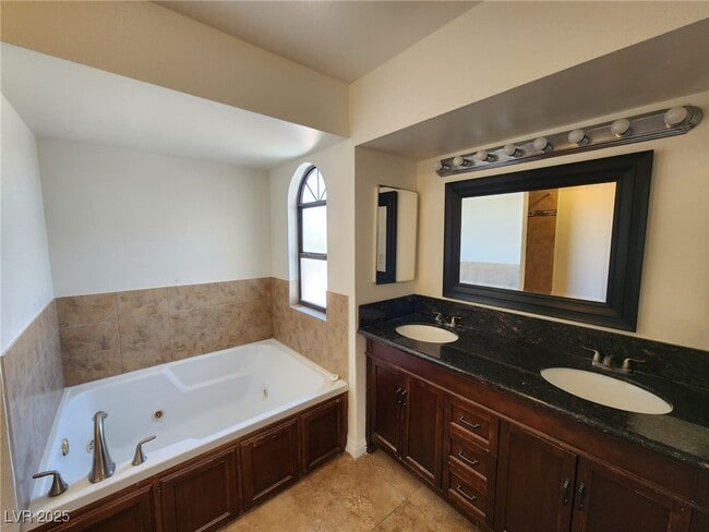 Building Photo - 8129 Spur Ct