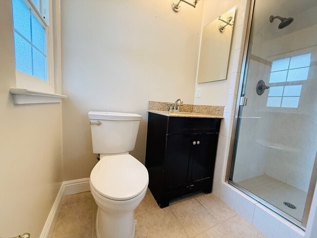 Building Photo - Beautifully Updated 3 Bed 2 Bath Walnut Cr...