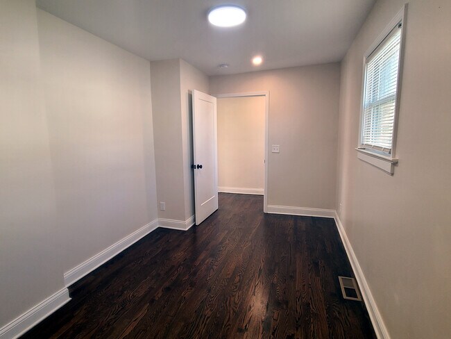 Building Photo - 5511 Lydia Ave