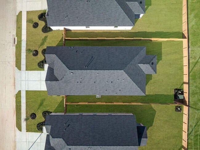 Building Photo - 9730 Westminster Mnr Dr