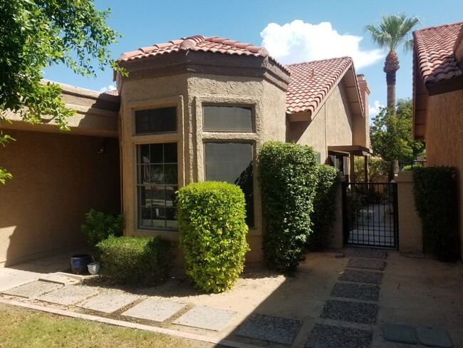 Building Photo - Charming South Chandler home with loft