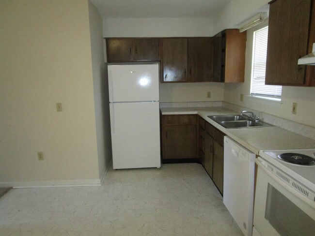 Building Photo - 251 Rast St