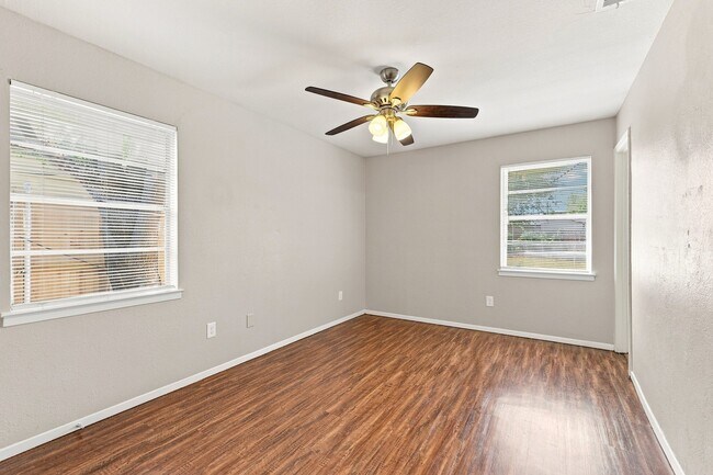 Building Photo - 4BR/2.0BA Single Family - Garland