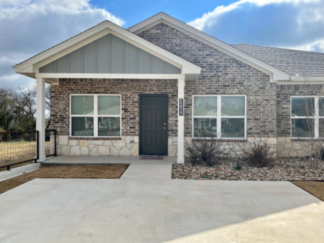 Building Photo - 3216 Belmont Dr