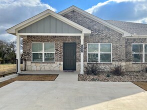 Building Photo - 3216 Belmont Dr