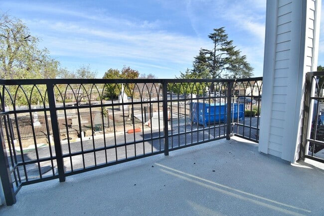 Building Photo - $4,290 / 4 BR - STUNNING NEWER MODEL TOWN HOME IN CENTRAL FREMONT