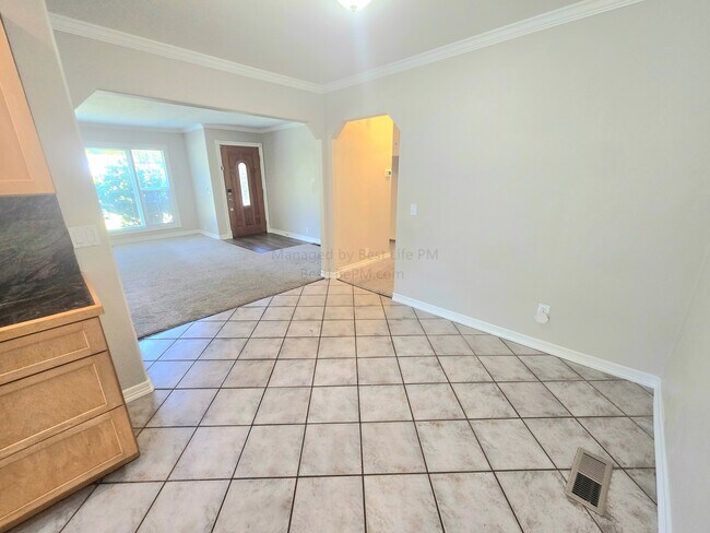 Building Photo - 114 SE 218th Ave