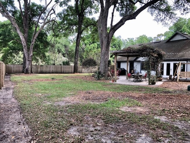 Building Photo - Beautifully Renovated Home in The Reserve!