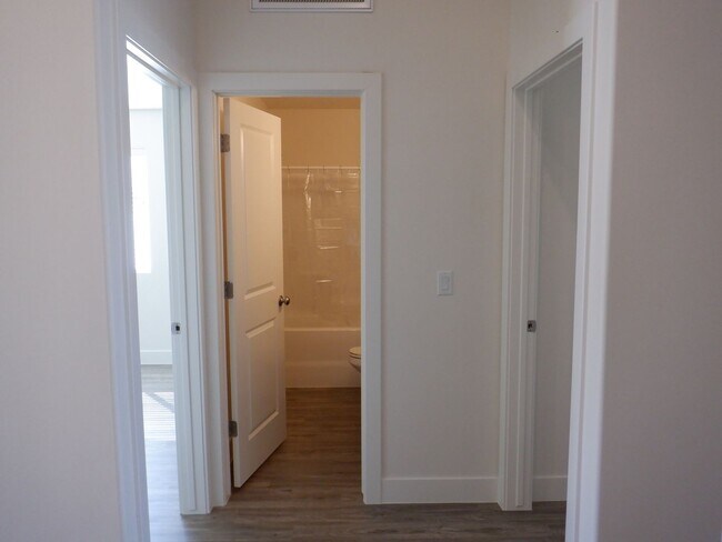 Building Photo - 3 bedroom- 2 bath Newer Construction