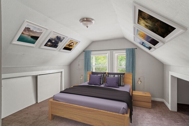 Building Photo - 2118 E Linnwood Ave