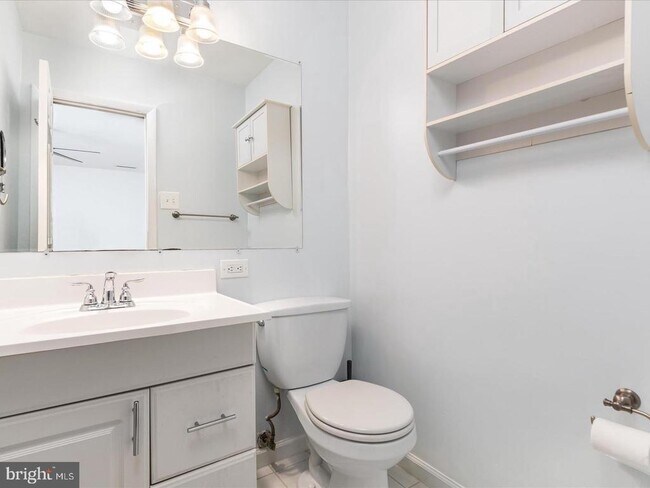 Building Photo - 3334 Woodburn Village Dr
