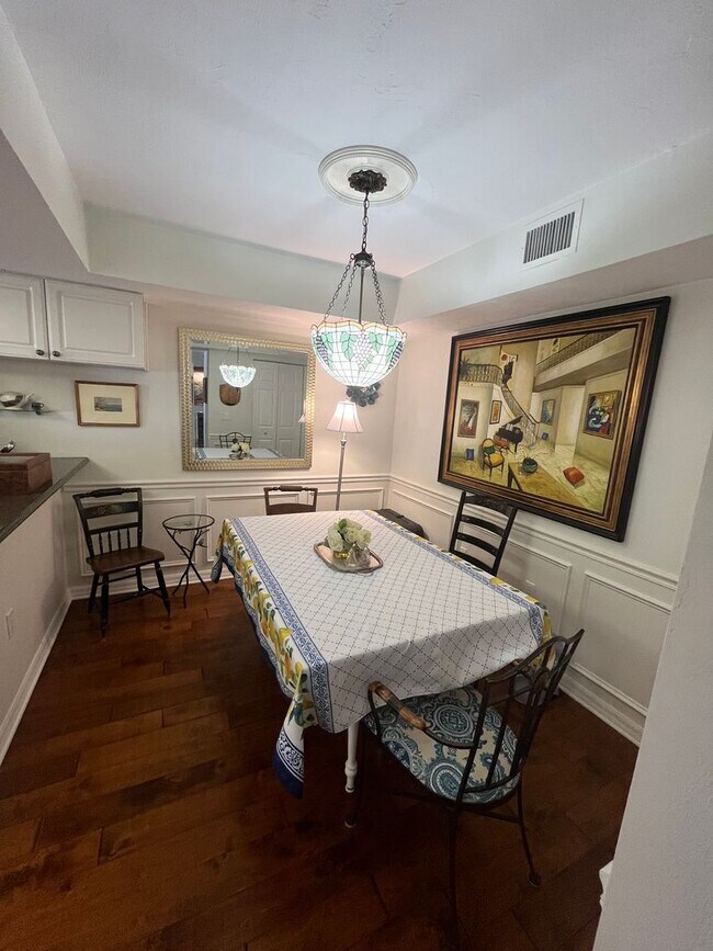Building Photo - Beautiful Condo with Amazing Views