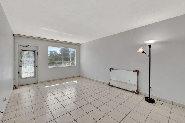 Building Photo - 4310 NW 12th Ct