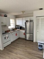 Building Photo - 406 Lakeside Dr