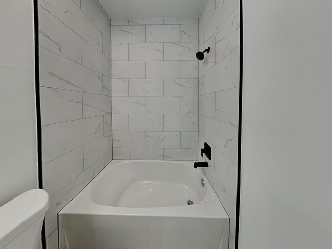 Building Photo - 473 Linden Ave S