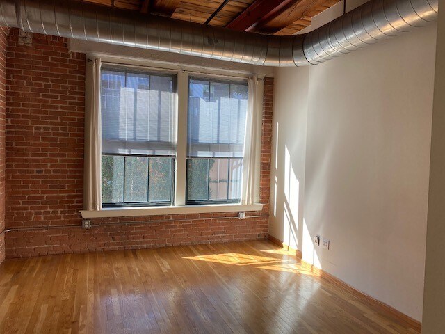 Bedroom - 9 W Broadway