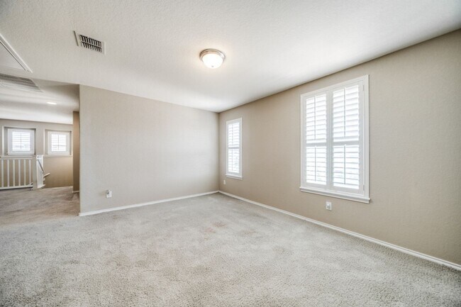 Building Photo - 3 Bedroom 2 1/2 bath Park Vista Subdivision