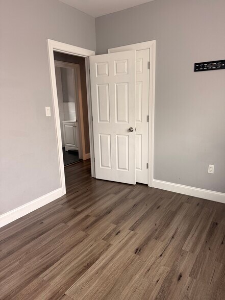 Building Photo - 1008 Boudinot Pl