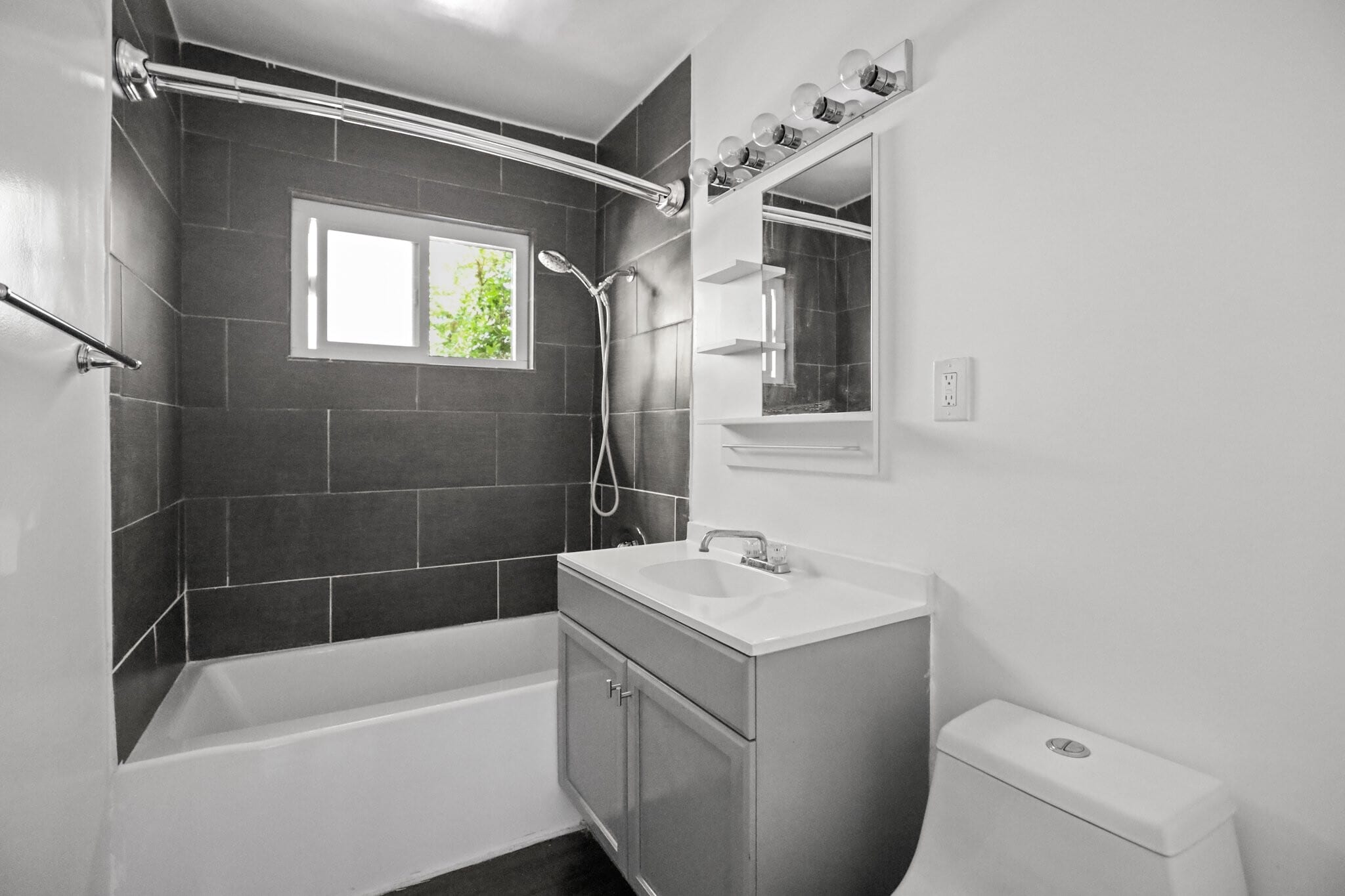 Building Photo - 1321 W 36th Pl