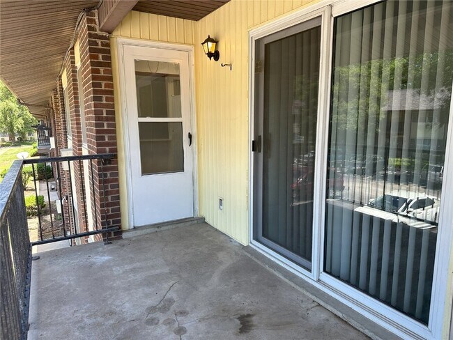 Building Photo - 7571 Hazelcrest Dr