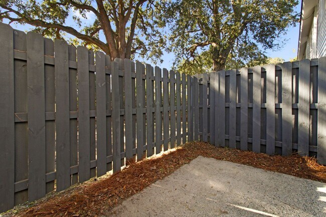 Building Photo - Knollwood Estates