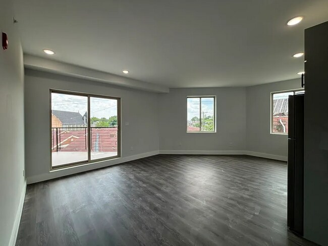 Building Photo - 675 N 41st St