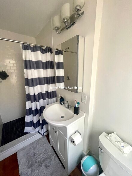 Building Photo - 40 Cedar St