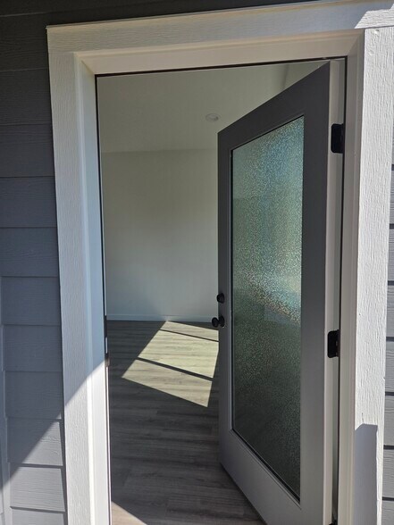 door off primary onto deck - 5450 NW Stardown Dr