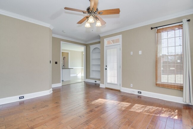 Building Photo - Large 3 Story Home in Evans!