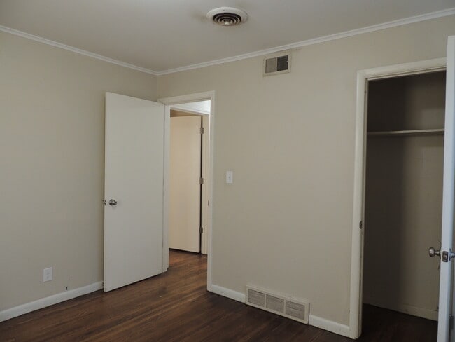 Building Photo - 124 S 41st W Ave