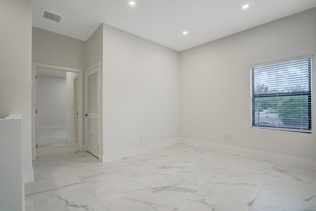 Building Photo - 352 Bella Sol Way
