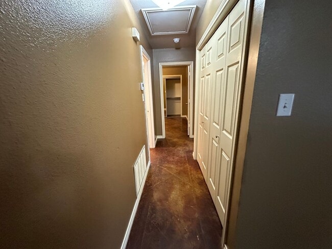 Building Photo - 206 Memory Ln