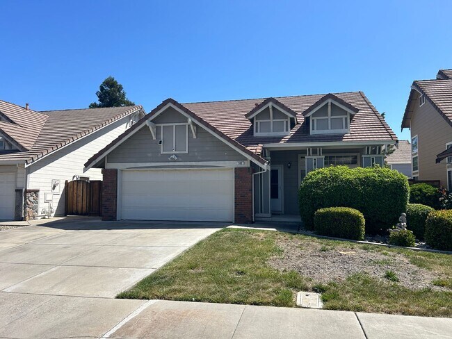 Building Photo - Beautiful 3 Bedroom, 2 Bath Brentwood Home
