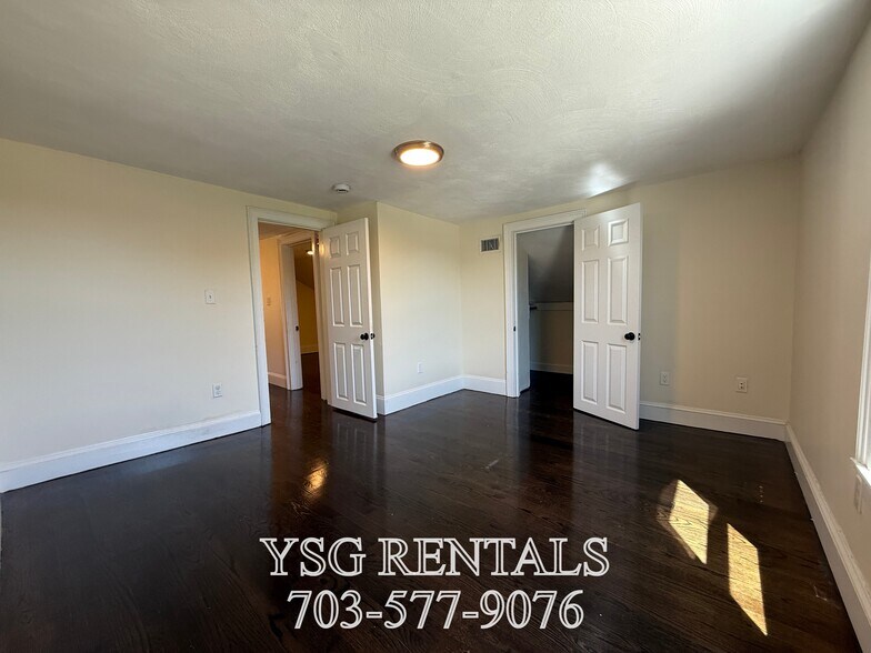 Building Photo - 17 Lambert Ave