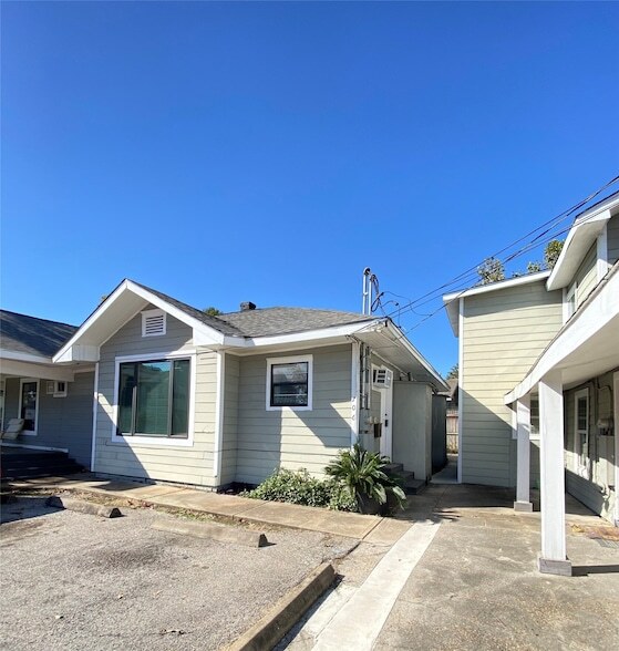 Primary Photo - 706 Dumble St