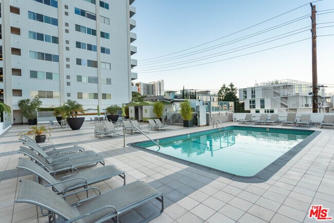 Building Photo - 1155 N La Cienega Blvd