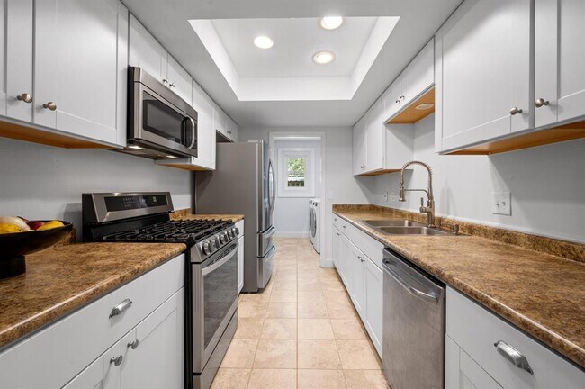 Building Photo - 7607 Whispering Winds Dr