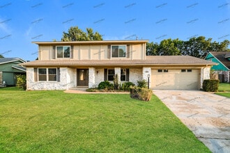 Building Photo - 705 Meadowood Dr