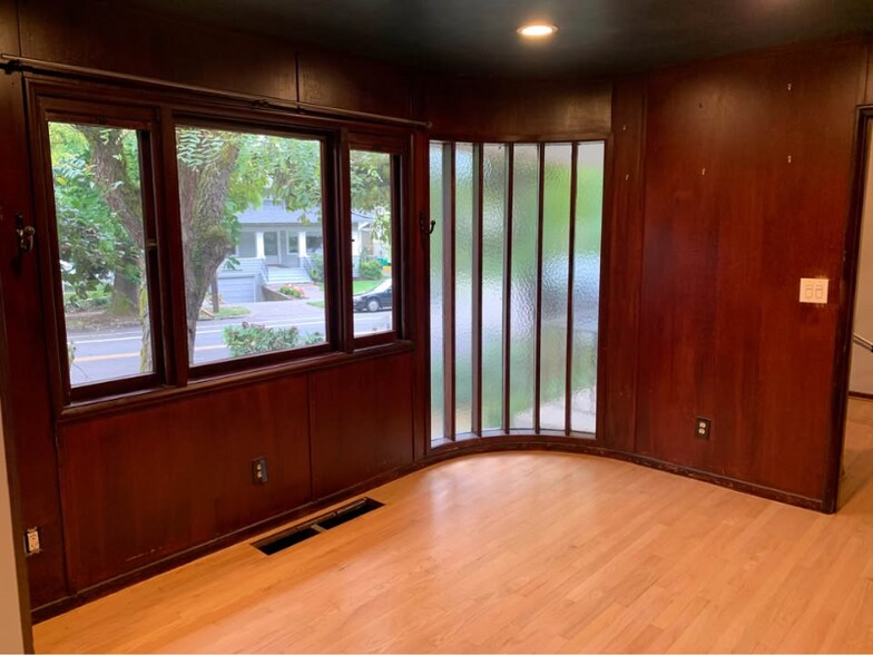 Building Photo - 4247 NE Glisan St