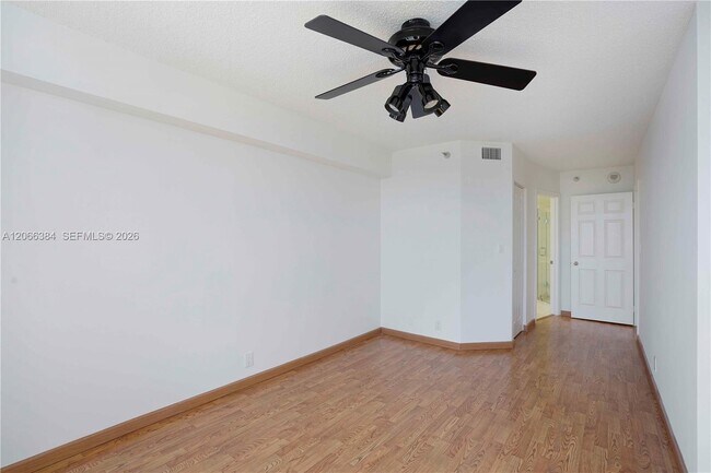 Building Photo - 3530 Mystic Pointe Dr