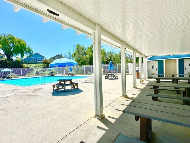 Building Photo - Beautiful Two-Story Home, Guajome Park, Community Pool, San Luis Rey Hiking/Biking Path, Lovely C...