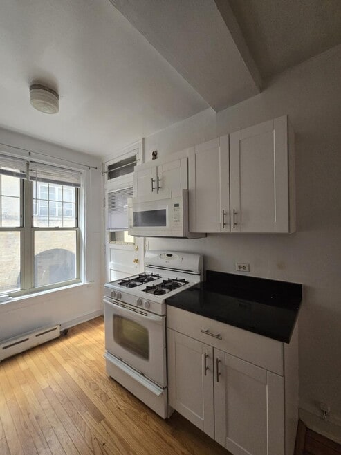 Building Photo - 907 Elmwood Ave