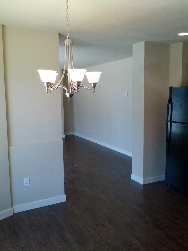 Building Photo - 1713 - Restore