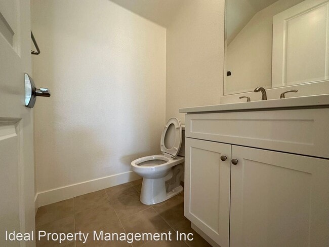 Building Photo - 5 br, 4.5 bath House - 1653 Golden Path Ln