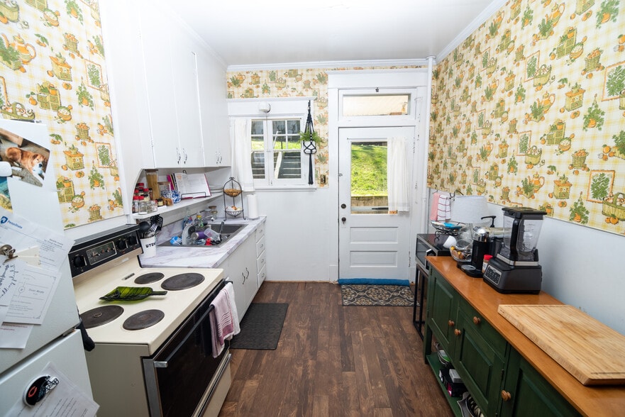 Building Photo - 308 E Linn St