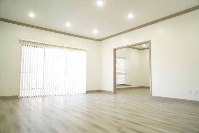 Building Photo - 2400 N Braeswood Blvd