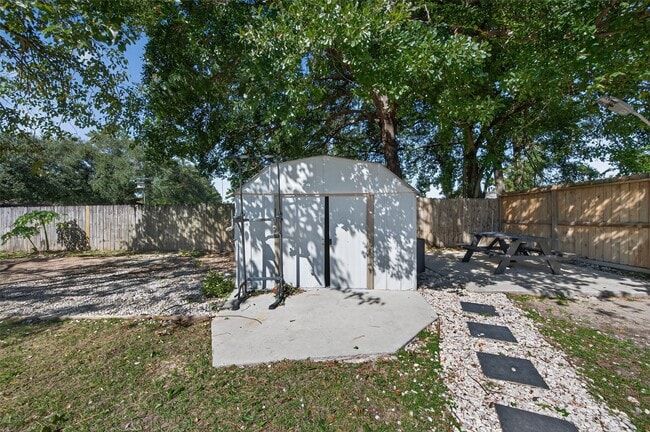 Building Photo - 8203 Huntermoor Cir